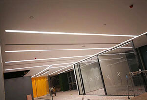 Seamless recessed linear light application