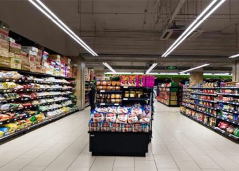 Linear light for supermarket aisle