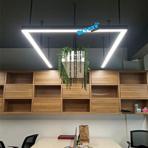 China Suspended Linear Light Hanging Light for Modern Office